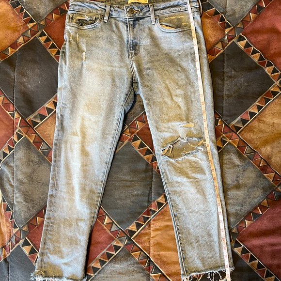 ๐ฅ LEVI'S 711 SKINNY RIPPED JEANS LIGHT WASH ๐ฅ - Picture 9 of 9